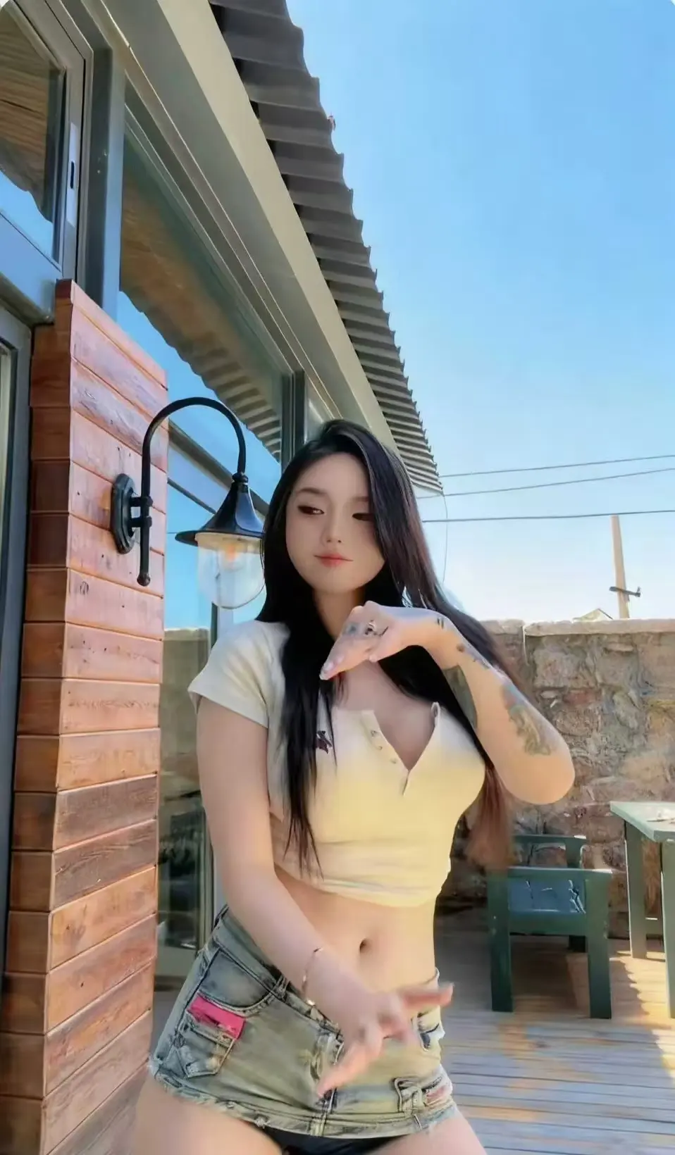 《Meena 成美男》高清全集中文版未删减资源免费获取-无广告在线观看网盘备份-一次看遍Meena成美男完整版