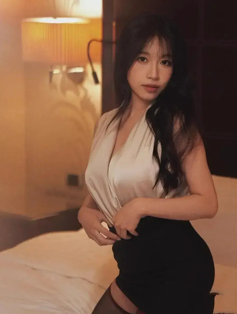 《小凤新婚》全集完整版在线免费放送-苏畅艾熙双人演绎-纯净版无植入无弹窗免登录-小凤新婚高清直链秒播放无删减