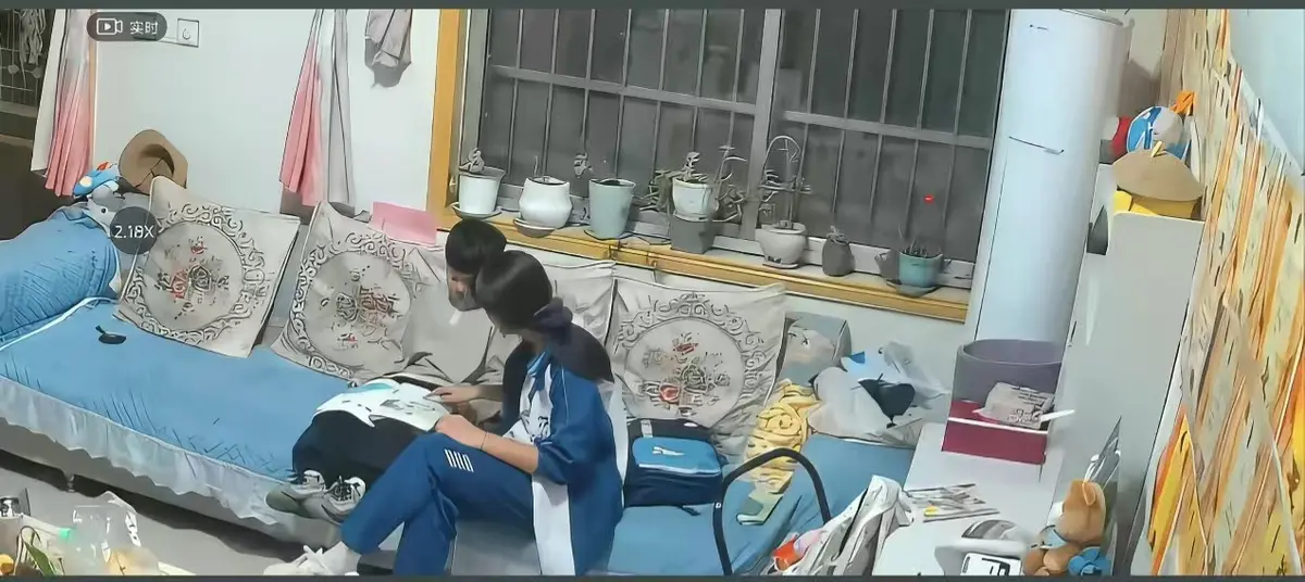 《来自姐姐的爱》无删减完整版在线播放-高清正片免费看全集-来自姐姐的爱暖心姐弟互动日常