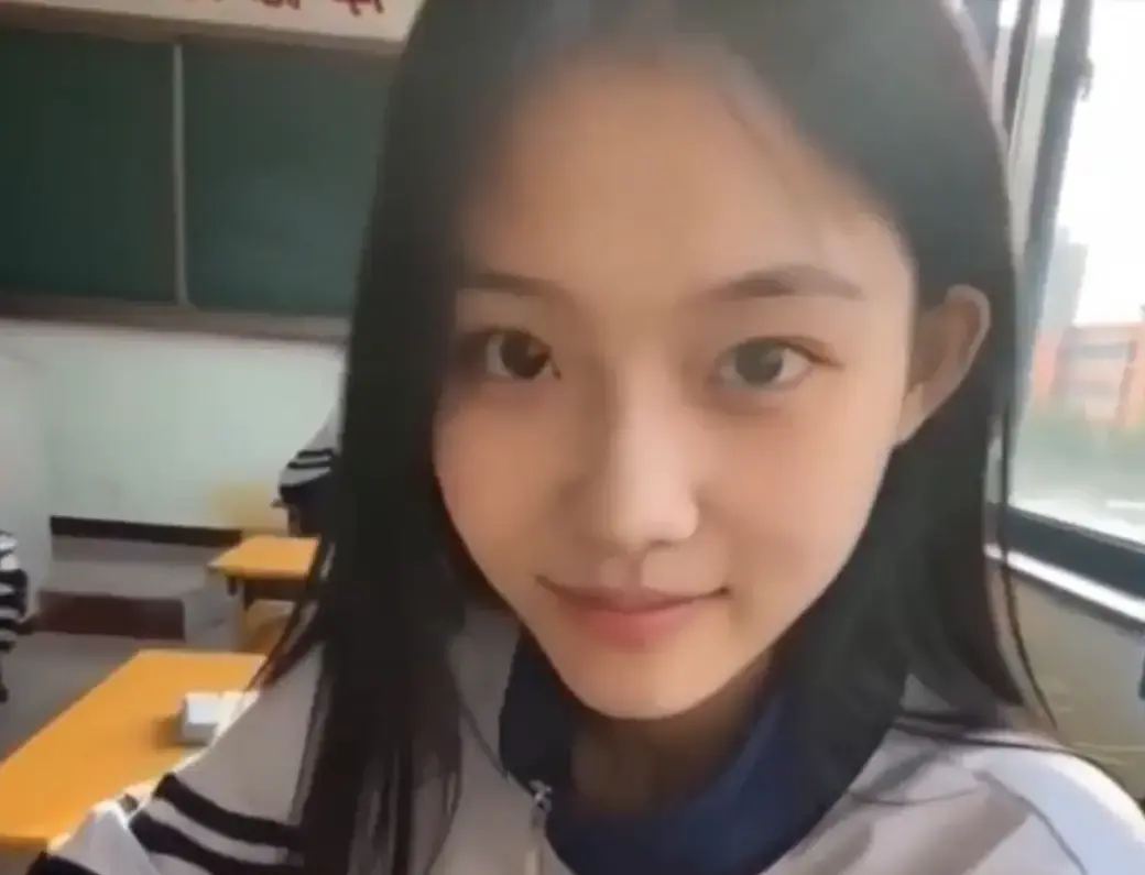 《我的十八岁女友》无删减版在线播放 - 黄果AI短剧高甜治愈4K蓝光 - 免费极速加载追完又想谈恋爱